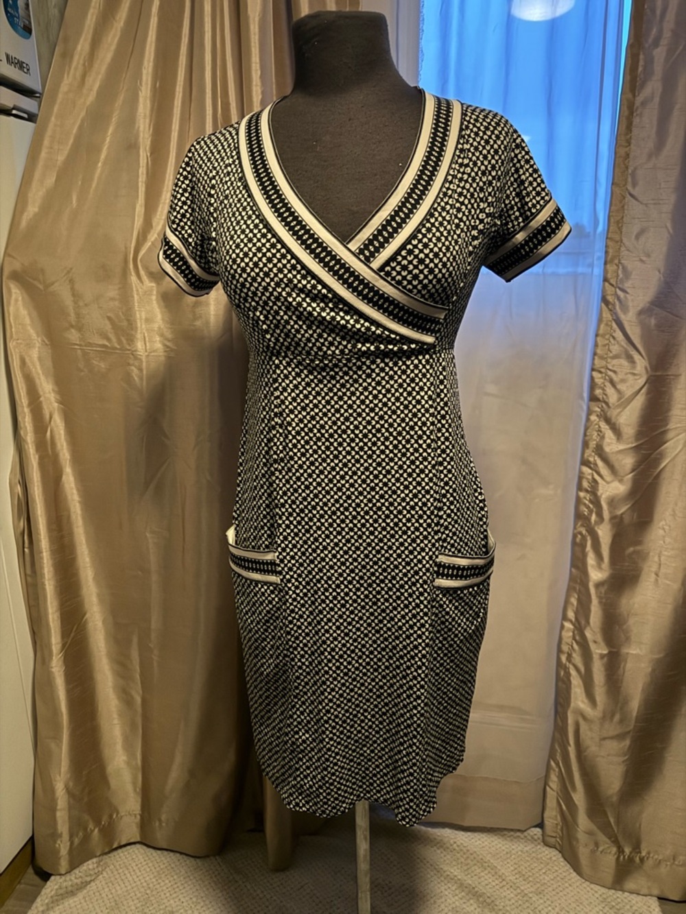 Black & White V-Neck Knit Midi Dress with Pocket Trim